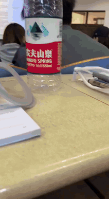 搞笑动图：你的沙雕女朋友已上线！