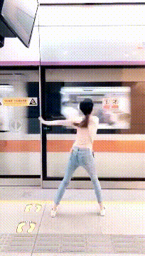 搞笑动图：你的沙雕女朋友已上线！