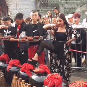 搞笑动图：你的沙雕女朋友已上线！