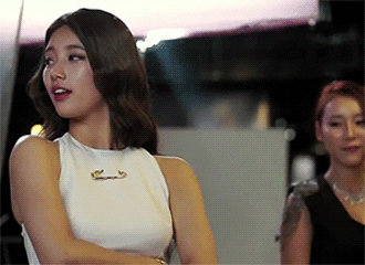 美女GIF：不好好健身，妹子竟然还跪下了？
