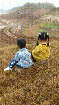 爆笑gif图片：秋名山跑道是不是，还是想费我油