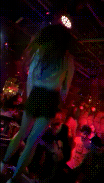 好看的妹子动图：女超人，快来救我，我上火了！