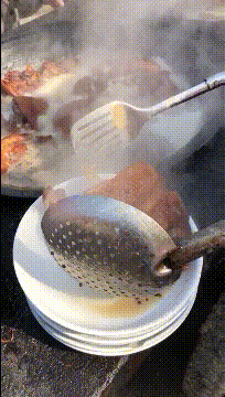 爆好笑的动图：二师兄，你也太不经撩了！