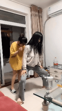 爆好笑的动图：二师兄，你也太不经撩了！