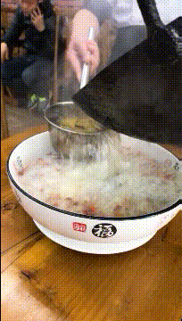 爆好笑的动图：二师兄，你也太不经撩了！
