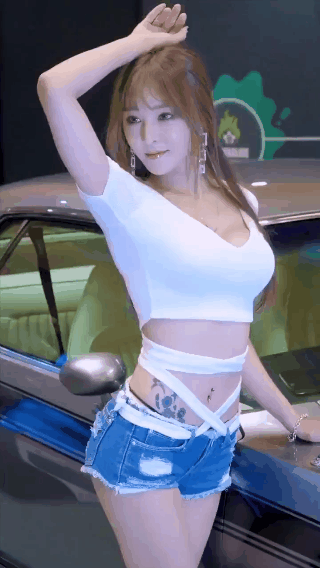 邪恶妹子图GIF：喝前摇一摇，睡前扭一扭！