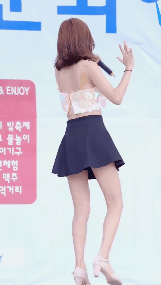 邪恶妹子图GIF：喝前摇一摇，睡前扭一扭！