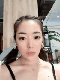 身材棒棒的美眉GIF：很喜欢笑的妹子！