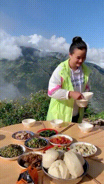 爆笑GIF图片：这货终于把主人惹怒了，被上大刑了