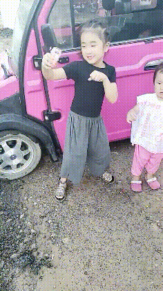 爆笑GIF图片：这货终于把主人惹怒了，被上大刑了