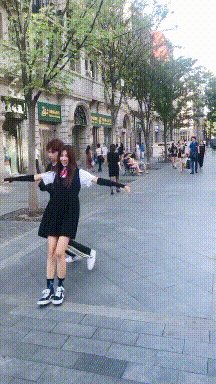 爆笑GIF图片：我家的电线天天被当成秋千！