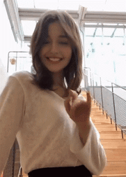 美女邪恶GIF图片：有车的朋友，请问这是在调什么？