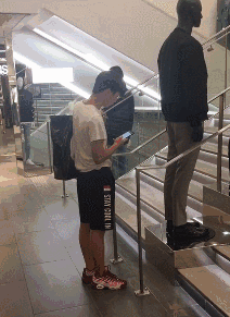 爆笑的动态图：有位客人要吃毛衣，做生意真的太难了