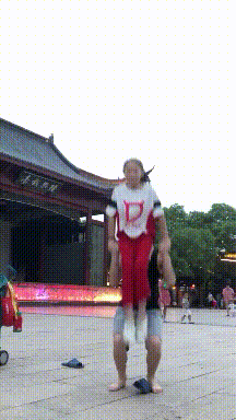 爆笑GIF动图：点了一份烤肉，总感觉灵魂不存在了