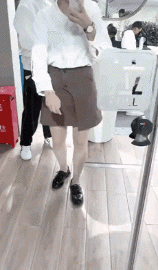 爆笑GIF动图：点了一份烤肉，总感觉灵魂不存在了