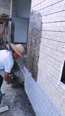 搞笑动图GIF:大哥吃不吃啊,要是吃的话,给个痛快!