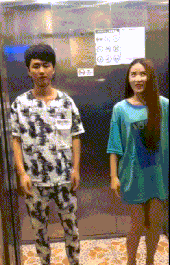 搞笑动图GIF:大哥吃不吃啊,要是吃的话,给个痛快!
