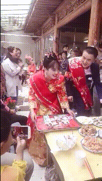 爆笑动态图片：现在的采耳都这么高级了吗？