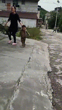 爆笑动态图片：现在的采耳都这么高级了吗？