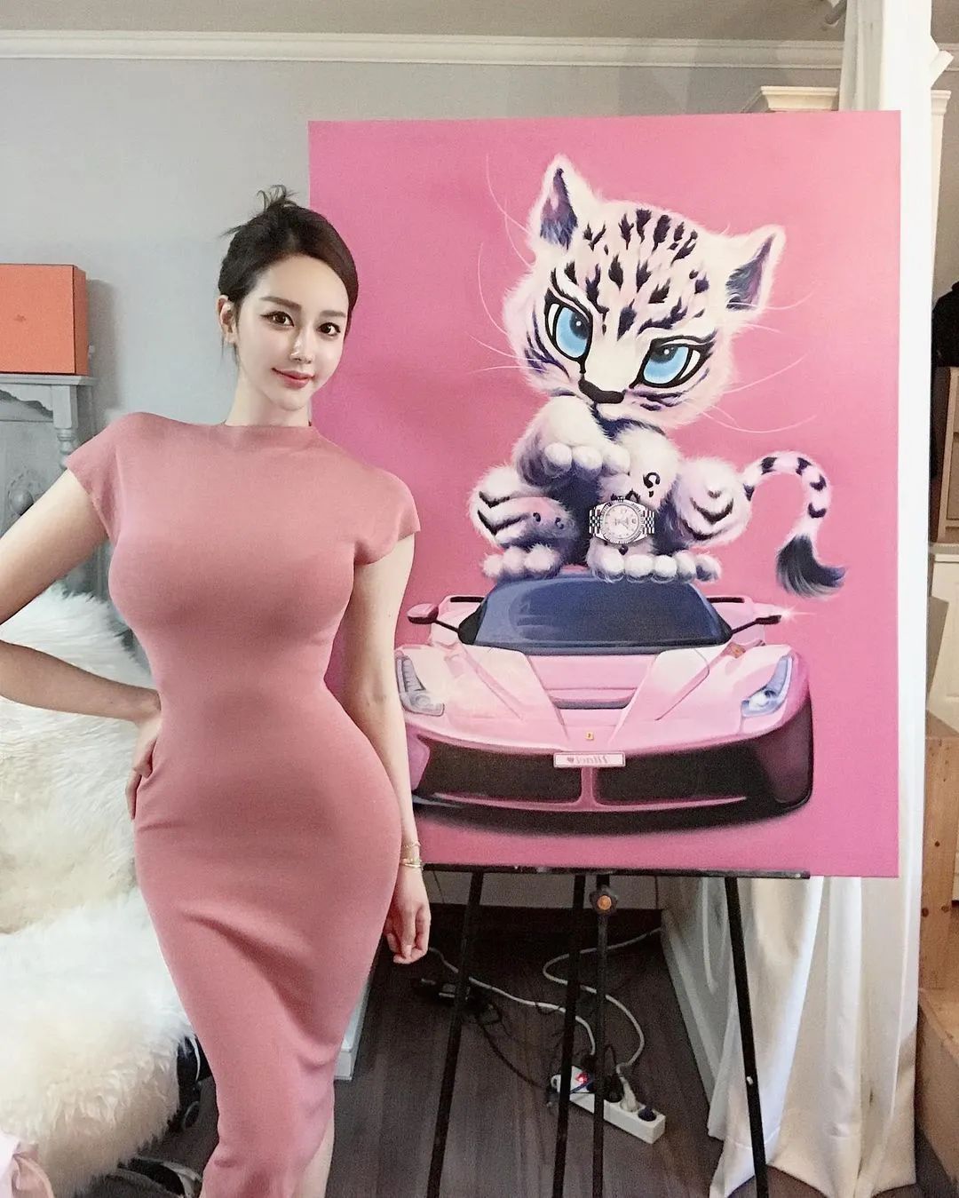 美女大画家素描真的很不错