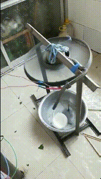 爆笑GIF动态图：小姐姐，你不恐高吗？