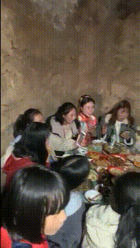 爆笑GIF动态图：小姐姐，你不恐高吗？