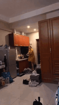 爆笑动图GIF:新一代鸭王出场,必定四射光芒!