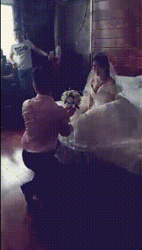 邪恶美女GIF图片：妹子身材确实很棒了！