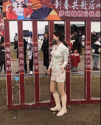 邪恶美女GIF图片：妹子身材确实很棒了！