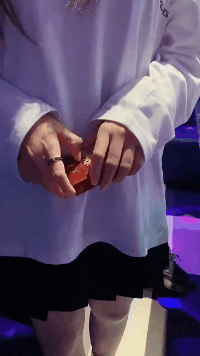 爆笑GIF图片：所以这是什么舞？钟摆舞吗？