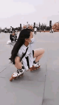 美女邪恶GIF图片：我去，这就爆了！