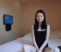 邪恶美女动图：灯光变幻！依然美丽！