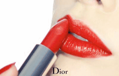 美女GIF动图：涂课本红的书本唇，那个更文本感呢？