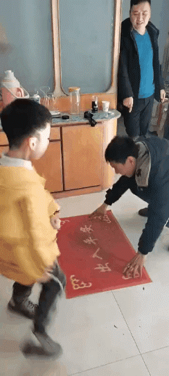搞笑动态图：以为是沙雕，其实是王者
