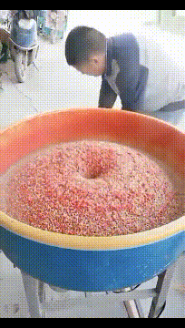 爆笑动态图：看着都疼，姑娘下次可得当心点！