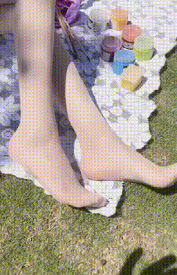 美女邪恶动图：这是什么神仙姐姐级美腿！