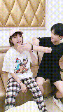 2021搞笑GIF图片：大姐这发动机不费油，但是很费人啊