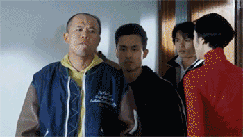 搞笑动图GIF：好怕她劈裂开！