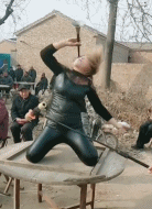 爆笑动图GIF：这是什么情况，传说中的霸王别姬