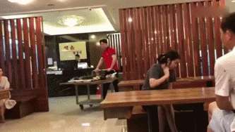 搞笑动图：终于知道为什么喜欢买保时捷了！原来有这么内涵的功能！