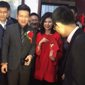 值得看的美女GIF：妹子如此喜欢绿！何不与我绿了你男友！