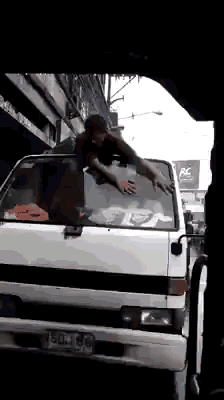 搞笑动态图：嫉妒使狗子六亲不认！