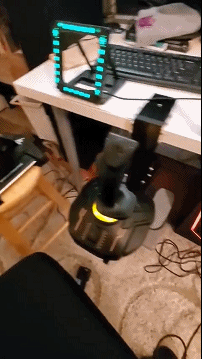 爆笑GIF动态图：小羊打到了出猪车！