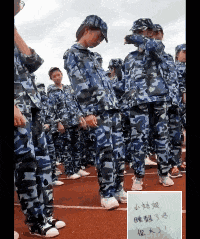 爆笑GIF动态图：小羊打到了出猪车！