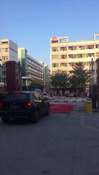 爆笑GIF动态图：小羊打到了出猪车！