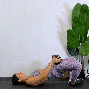 豹纹妹子的腰腹力量锻炼GIF！