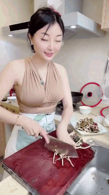 漂亮的美女动图：长官，你晃得我头晕