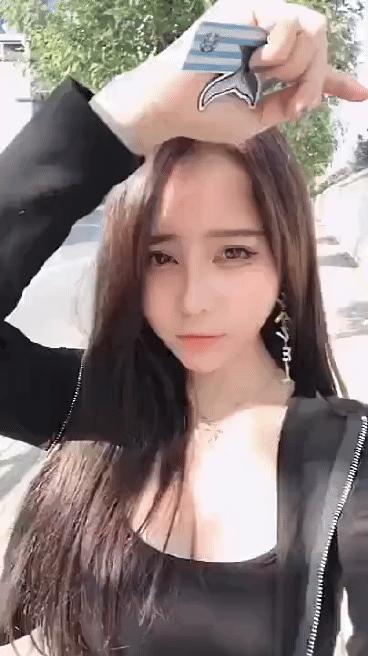 漂亮MM动图：所有浪子，都会为你回头的！