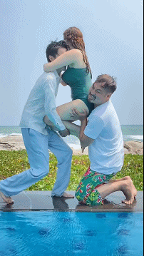 真的挺费力的，拍完婚纱照新郎应该对助理说声谢谢！