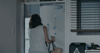 又色又黄的GIF@手里拿的是什么宝物呢 - 第2页 轻松一刻 第4张